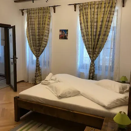 Theo Апартаменти *