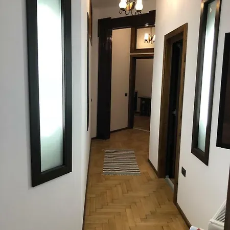 Theo Апартаменти